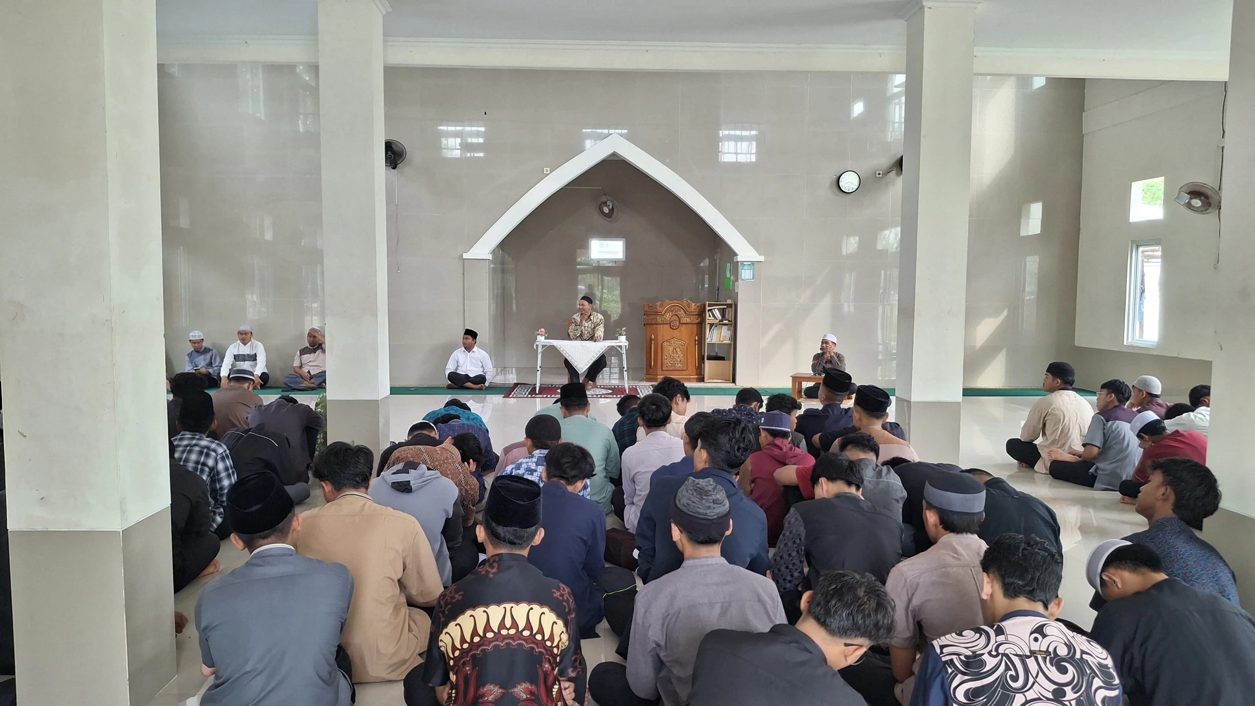 Kegiatan Mengaji dan Halaqoh Santri